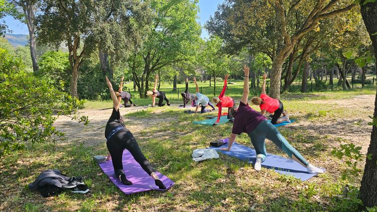 YOGA CONNECTE au parc de la villa Aurélienne.