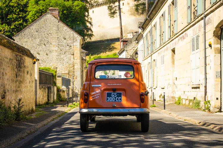 circuits touristiques (journée) à bord de Renault 4L 