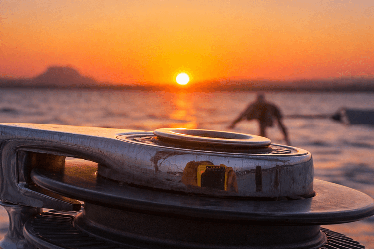 Coucher de Soleil en Voilier - Apéritif en Mer