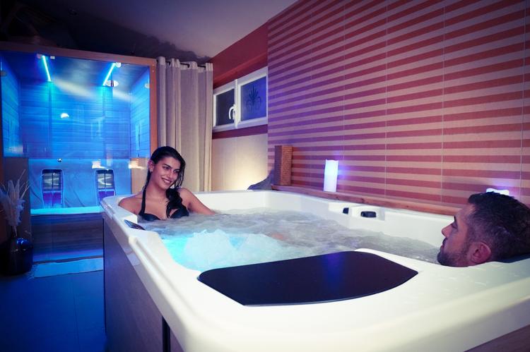 Accès SPA privatif 45min à Saint-Raphaël – Jacuzzi & sauna en centre-ville