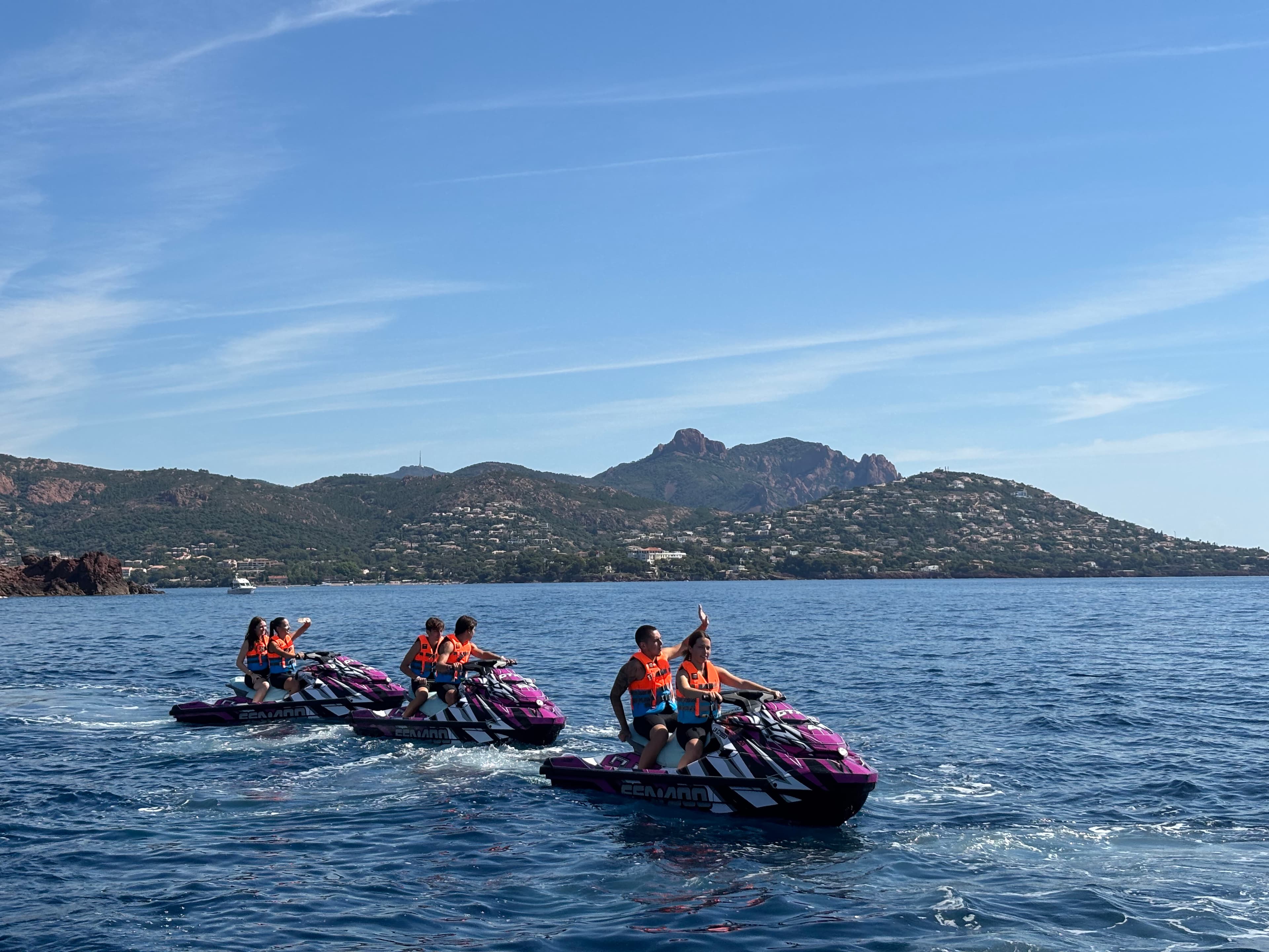 Randonnée en jet-ski 2h30 : De Fréjus à Cannes par les calanques de l’Estérel