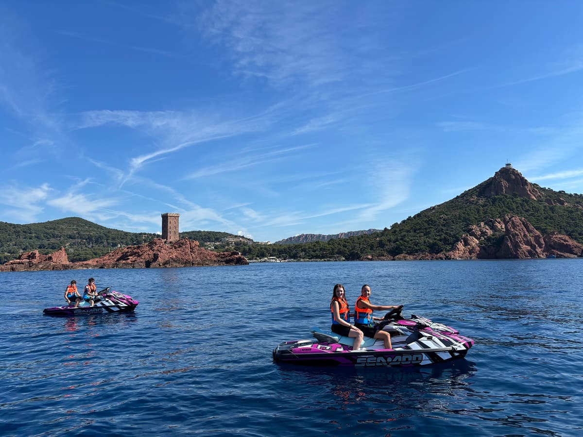 Location de jet ski avec permis à Fréjus – Naviguez en autonomie sur la Côte d’Azur