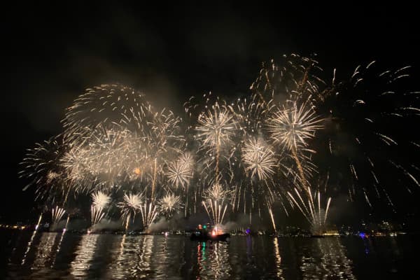 Feu d'artifice en mer à Cannes