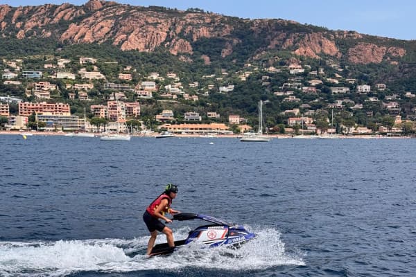 Insolite: Jet Ski à Bras à Agay - Saint-Raphaël
