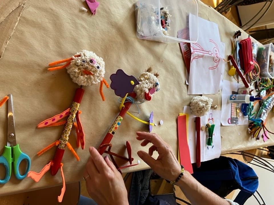 Atelier "Recycle une brosse vintage en personnage ! »