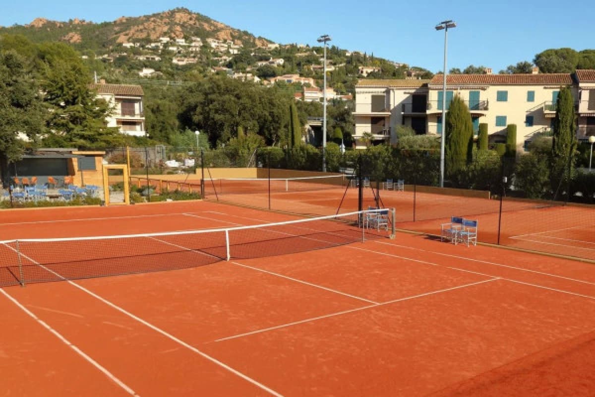 Stage de tennis enfant à Agay – Vacances sportives sur la Côte d’Azur